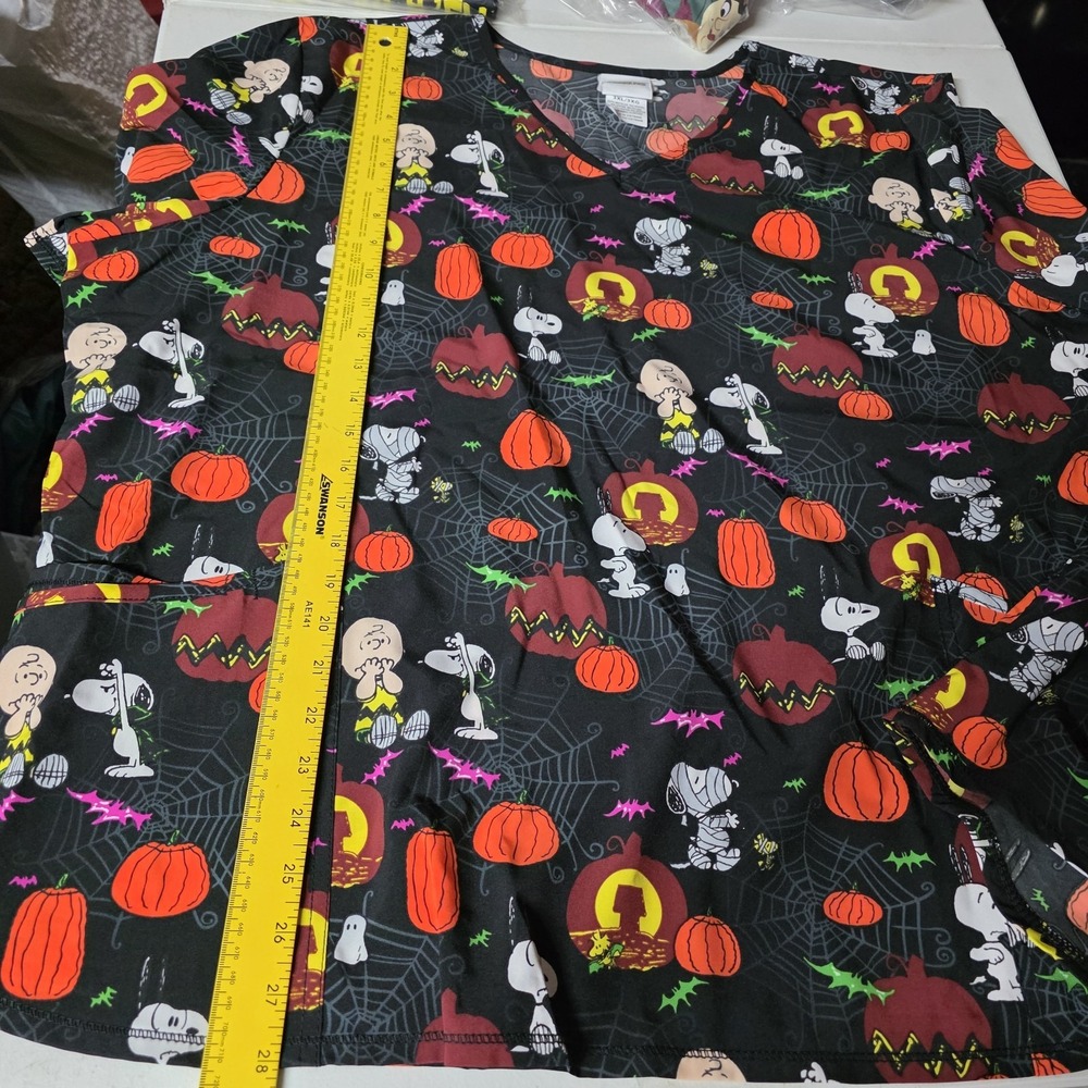 New Womens Shirt Medical Scrubs Peanuts Snoopy Charlie Brown‎ Halloween Size 3X - Picture 9 of 10